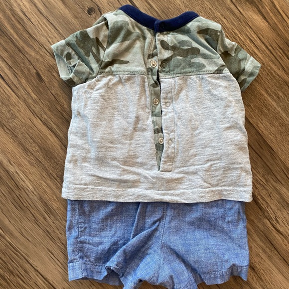 Lot of FOUR Baby Gap boy onesies - Picture 6 of 13